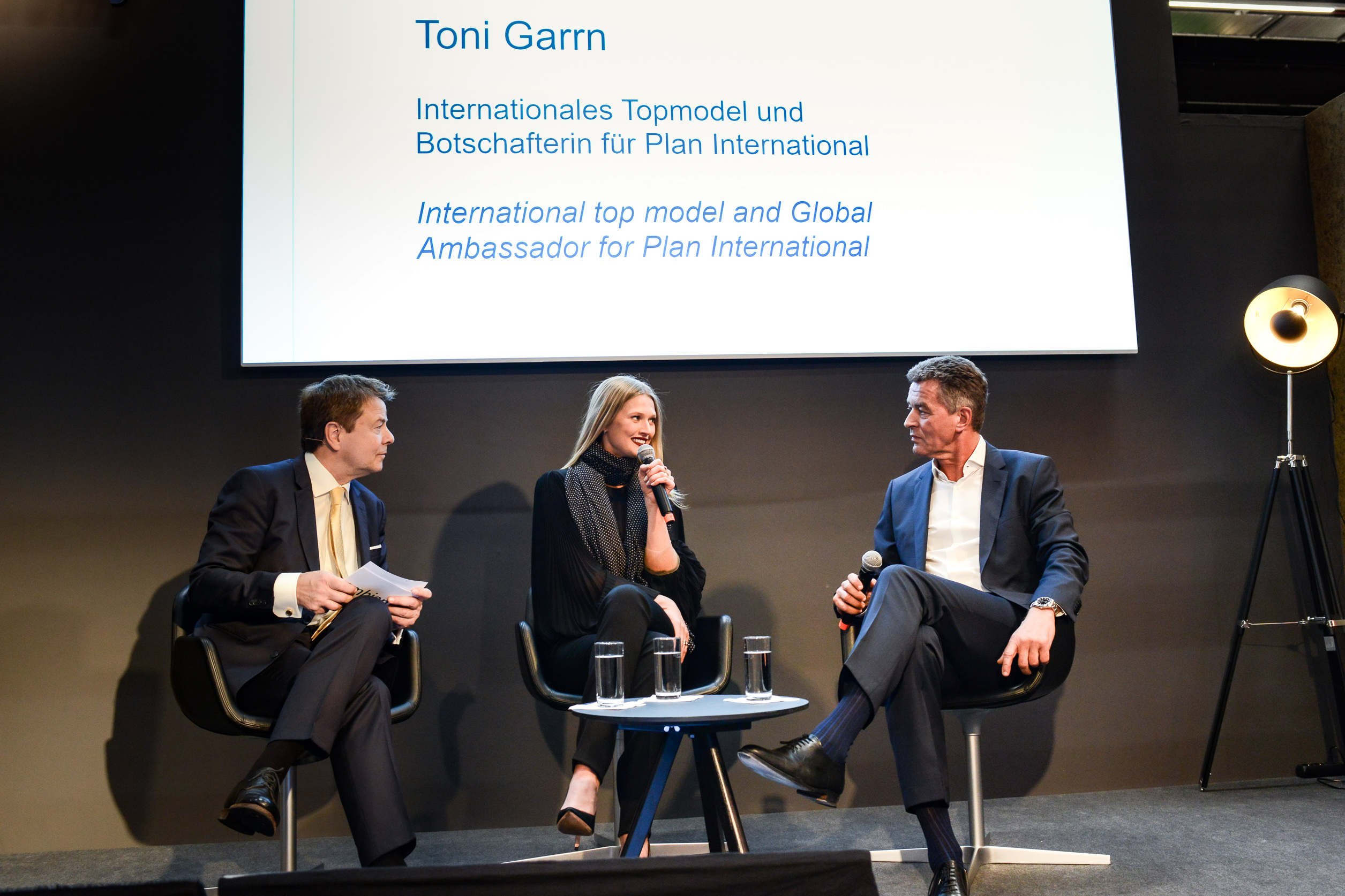 Jörg Bombach Moderator, Toni Garrn Topmodel und Plan-Botschafterin, Detlef Braun Messe Frankfurt