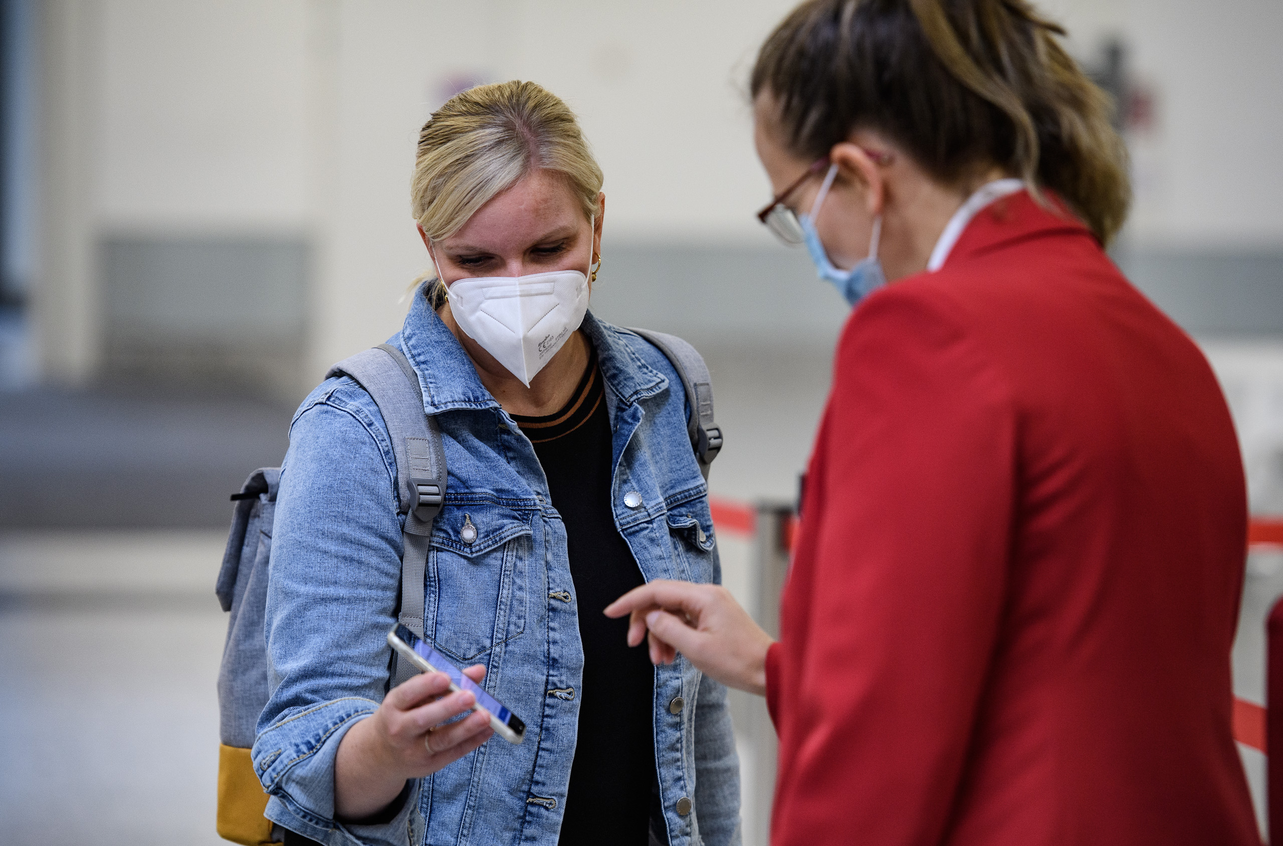With the digital ticket and Covid 19 vaccination certificate on their mobile phone, visitors can get to the exhibition grounds quickly and easily.
