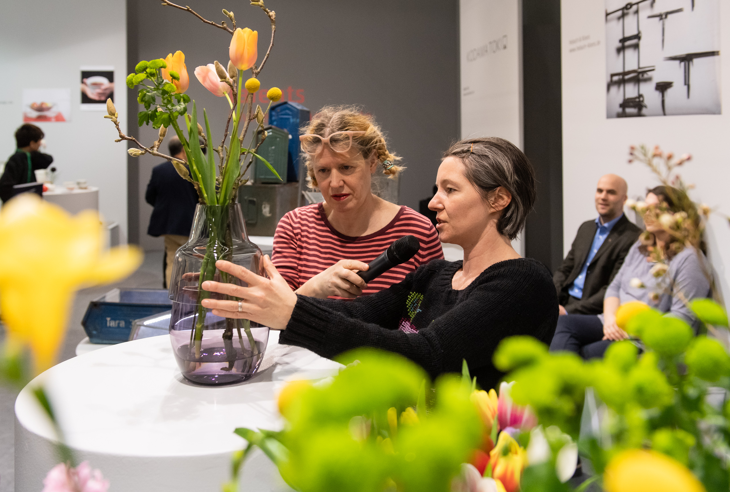 In their tours especially for media representatives, designer Ineke Hans guide visitors around Ambiente. Photo: Messe Frankfurt.