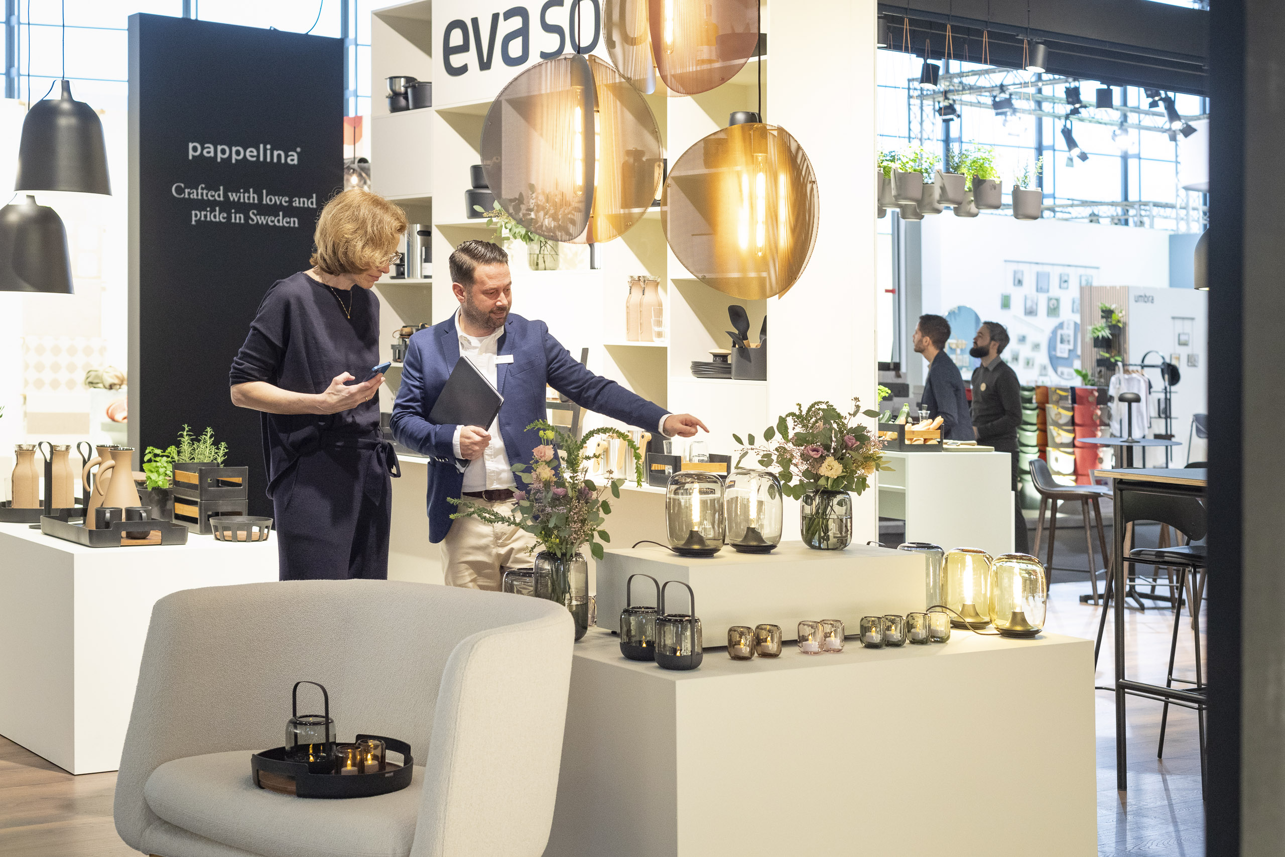Man and woman in conversation at a trade fair stand at Ambiente