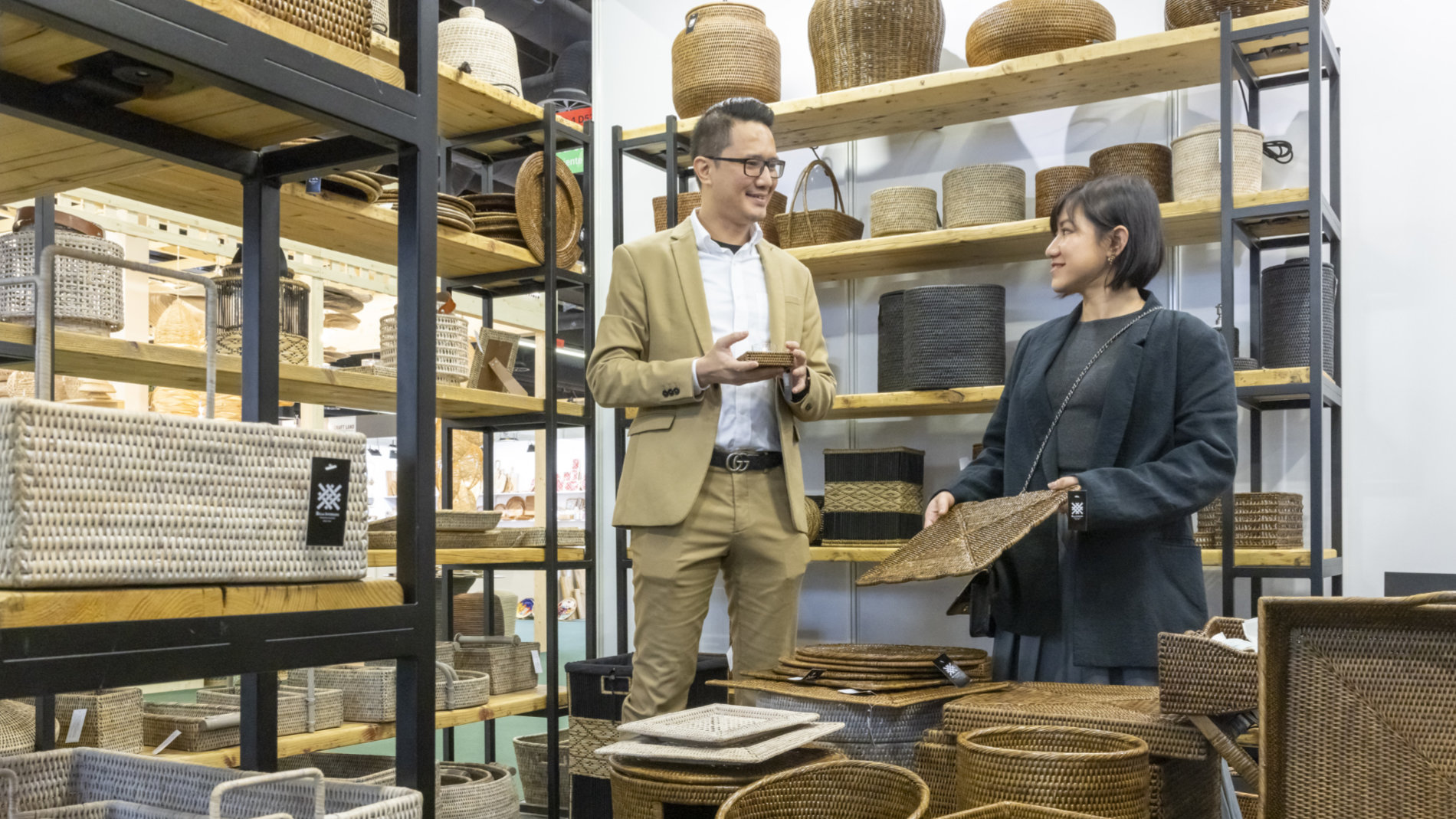 a man and a woman at Ambiente in the Global Sourcing area