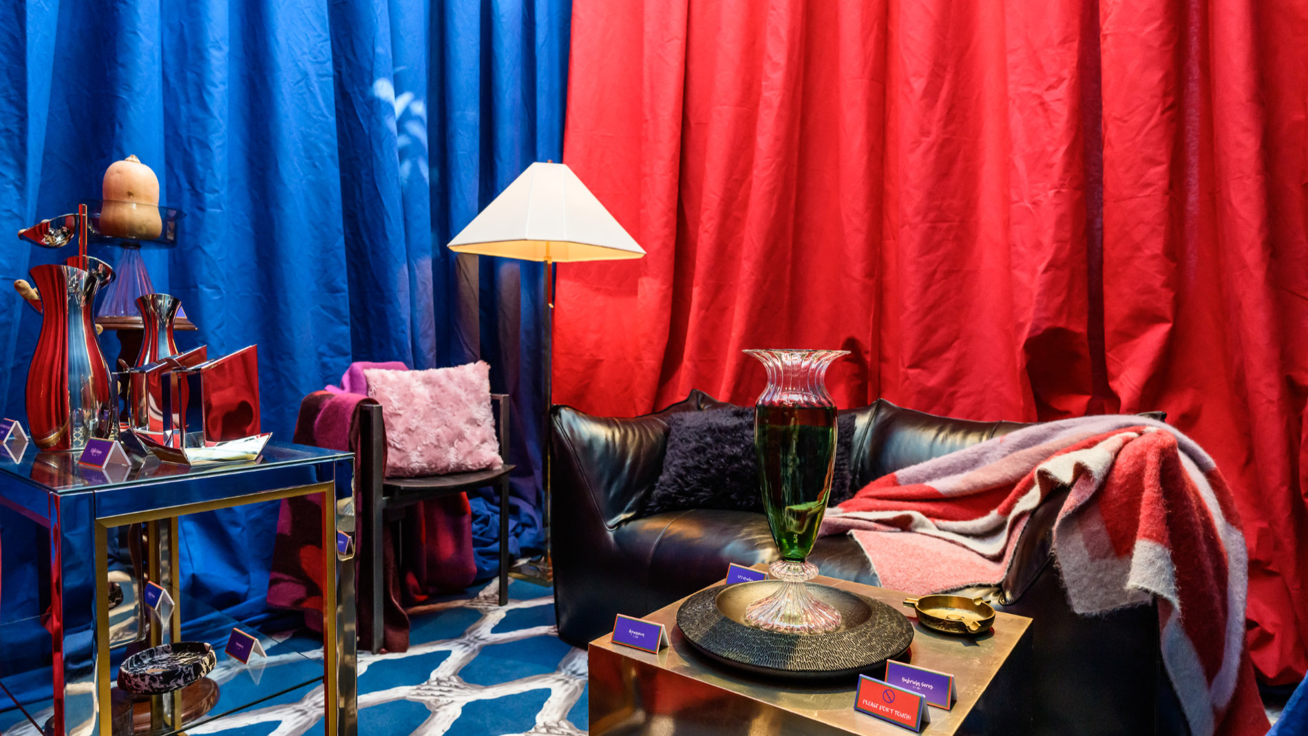 The Lounge: Decoration and furniture