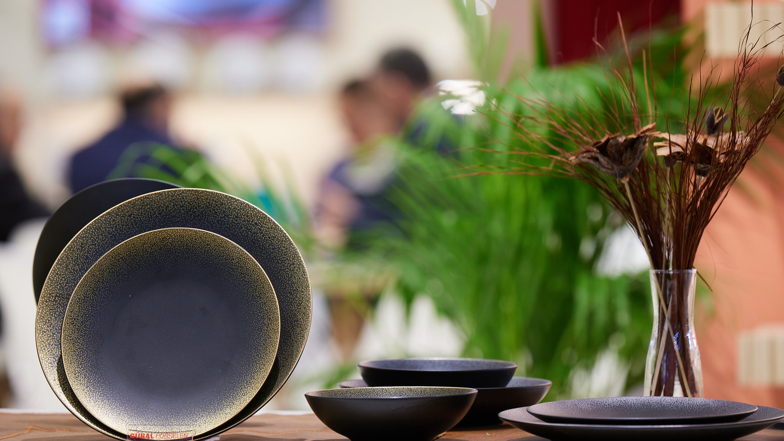 Plates and vase with plants at Ambiente