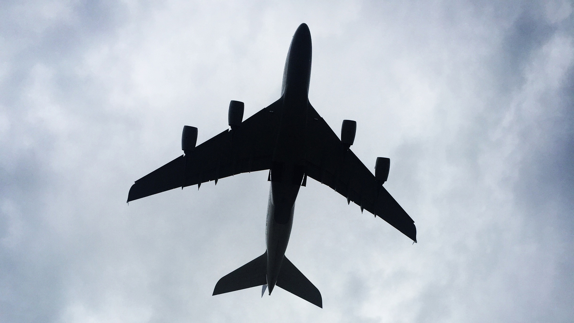 Flugzeug am Himmel